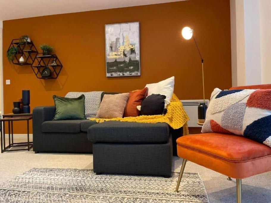 Paramount City Living 105 Swindon Exterior photo